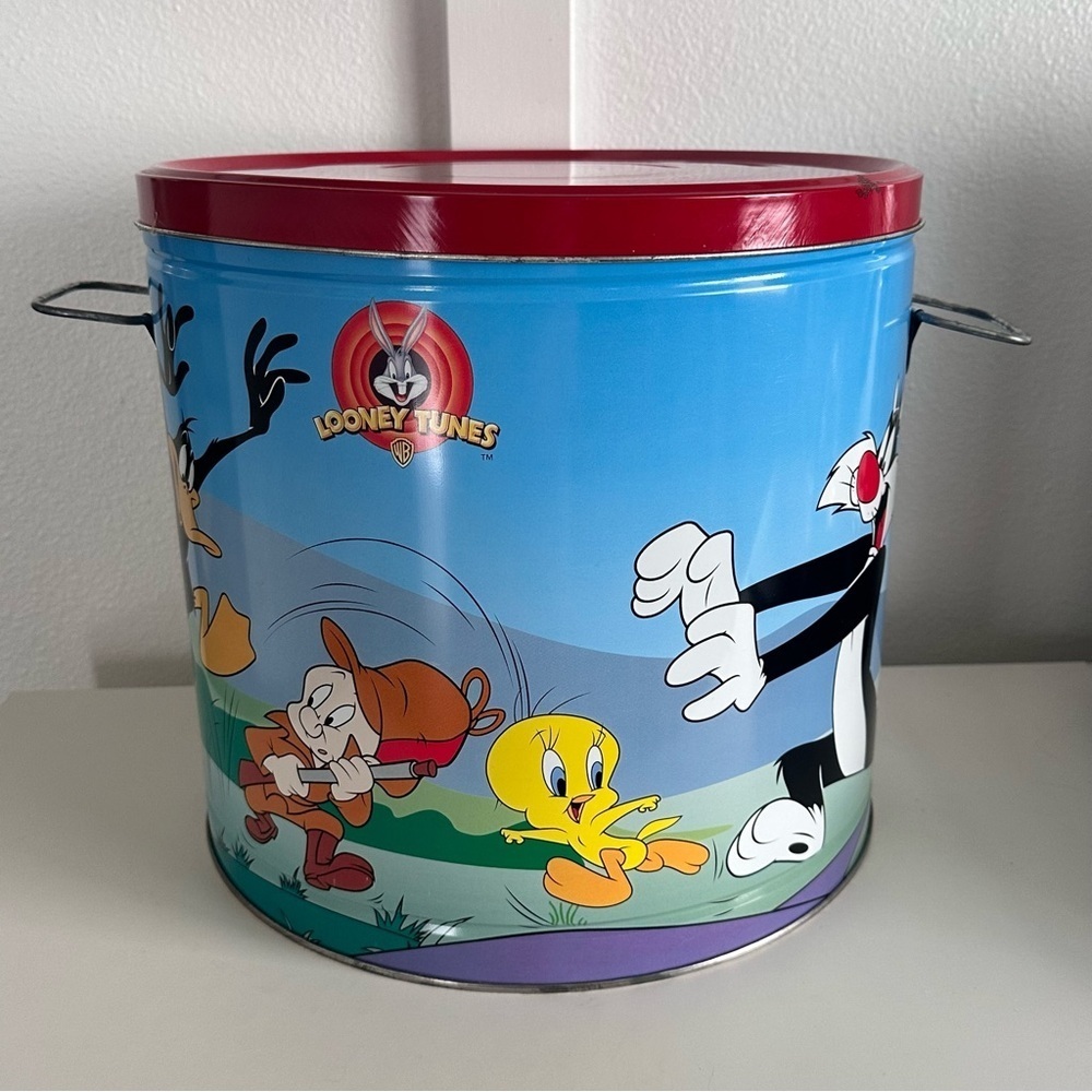 LARGE Rare Vintage 1997 WB Looney Tunes Empty Houston Harvest Popcorn Tin 11x12”